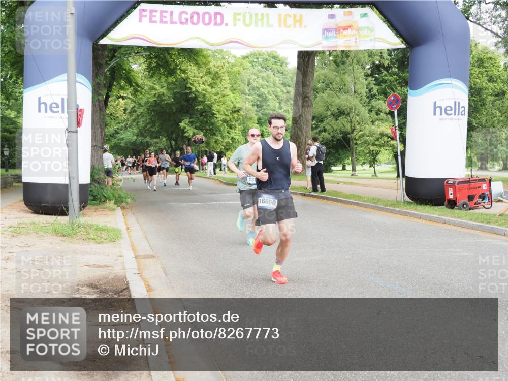 29.06.2025 - hella hamburg halbmarathon MichiJ http://msf.ph/oto/8267773 29.06.2025 10:30:49 Zwischen KM18-KM19 5682, 6770, 9833, 10469, 15270, 16084, 16295, 16660, 17016 meine-sportfotos.de