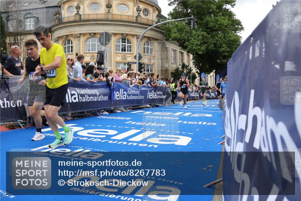 29.06.2025 - hella hamburg halbmarathon Strokosch-Dieckow http://msf.ph/oto/8267783 29.06.2025 10:45:45 Ziel 3477, 4345, 4854, 5047, 6071, 6290, 6711, 7385, 10792, 11821, 13975, 14374, 14764, 16617, 16624, 17332, 17674, 17835 meine-sportfotos.de