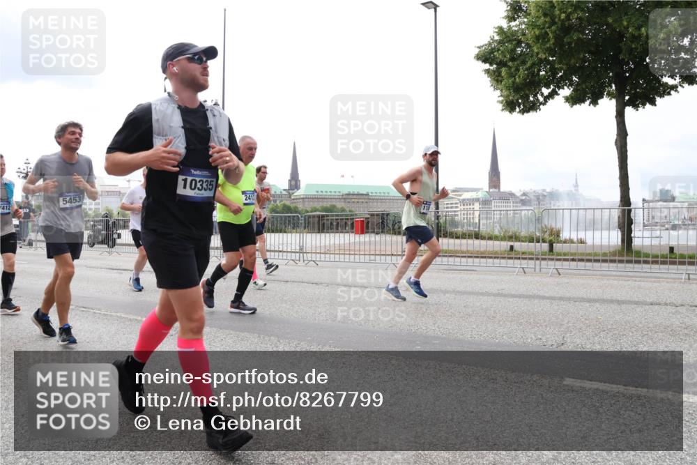 29.06.2025 - hella hamburg halbmarathon Lena Gebhardt http://msf.ph/oto/8267799 29.06.2025 10:34:47 Lombardsbrücke 1025, 1284, 1672, 1849, 2023, 2355, 2412, 2510, 2511, 2801, 3130, 3409, 3420, 4540, 4884, 5453, 5609, 6034, 6105, 6171, 6310, 6329, 6335, 6379, 6397, 6571, 6574, 6843, 7020, 7299, 7386, 7644, 7733, 8369, 8705, 8793, 8965, 9122, 9164, 9248, 9379, 9448, 9514, 10335, 10358, 10464, 10564, 10606, 10674, 11122, 11245, 11646, 11872, 12019, 12164, 12236, 12382, 12764, 13957, 15477, 16238, 16311, 16390, 16682, 16919, 17230, 18158, 18941 meine-sportfotos.de