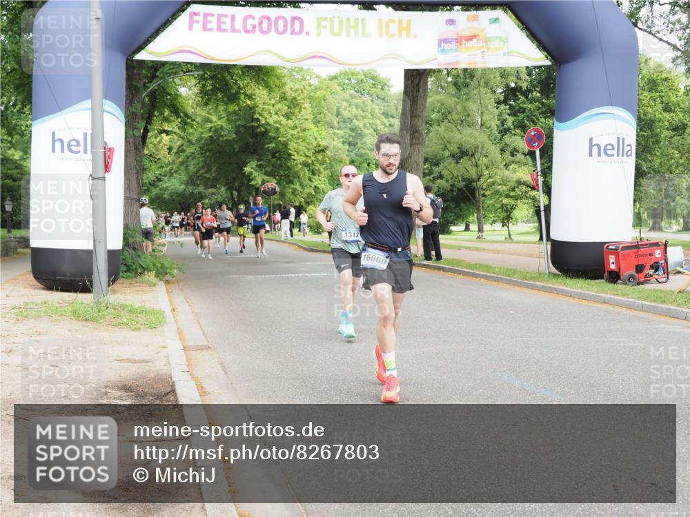 29.06.2025 - hella hamburg halbmarathon MichiJ http://msf.ph/oto/8267803 29.06.2025 10:30:50 Zwischen KM18-KM19 1312, 5682, 6770, 9833, 10469, 15270, 16084, 16295, 16660, 17016 meine-sportfotos.de