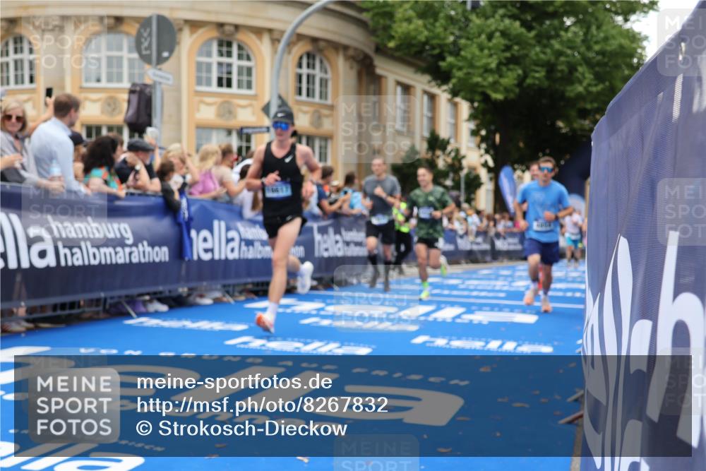 29.06.2025 - hella hamburg halbmarathon Strokosch-Dieckow http://msf.ph/oto/8267832 29.06.2025 10:45:46 Ziel 3477, 4345, 4854, 5047, 6071, 6290, 6711, 7385, 10792, 11821, 13975, 14374, 14911, 16617, 16624, 17332, 17835, 18185 meine-sportfotos.de
