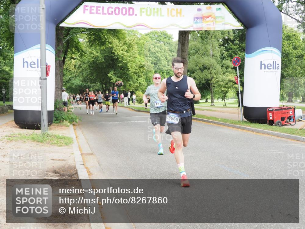 29.06.2025 - hella hamburg halbmarathon MichiJ http://msf.ph/oto/8267860 29.06.2025 10:30:50 Zwischen KM18-KM19 1312, 5682, 6770, 9833, 10469, 15270, 16084, 16295, 16660, 17016 meine-sportfotos.de