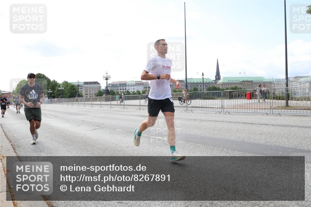 29.06.2025 - hella hamburg halbmarathon Lena Gebhardt http://msf.ph/oto/8267891 29.06.2025 10:11:15 Lombardsbrücke 1166, 1186, 1723, 1781, 2868, 3837, 4287, 5254, 5653, 7271, 7370, 8171, 8206, 8207, 8368, 8561, 9119, 9169, 9829, 10196, 10372, 11149, 11321, 11755, 12286, 12426, 12556, 12571, 12790, 12836, 13588, 13594, 13603, 13939, 14008, 14022, 14149, 14270, 15009, 15214, 15252, 15797, 15908, 16383, 16808, 17142, 17500, 17787, 18382, 19172, 19241 meine-sportfotos.de