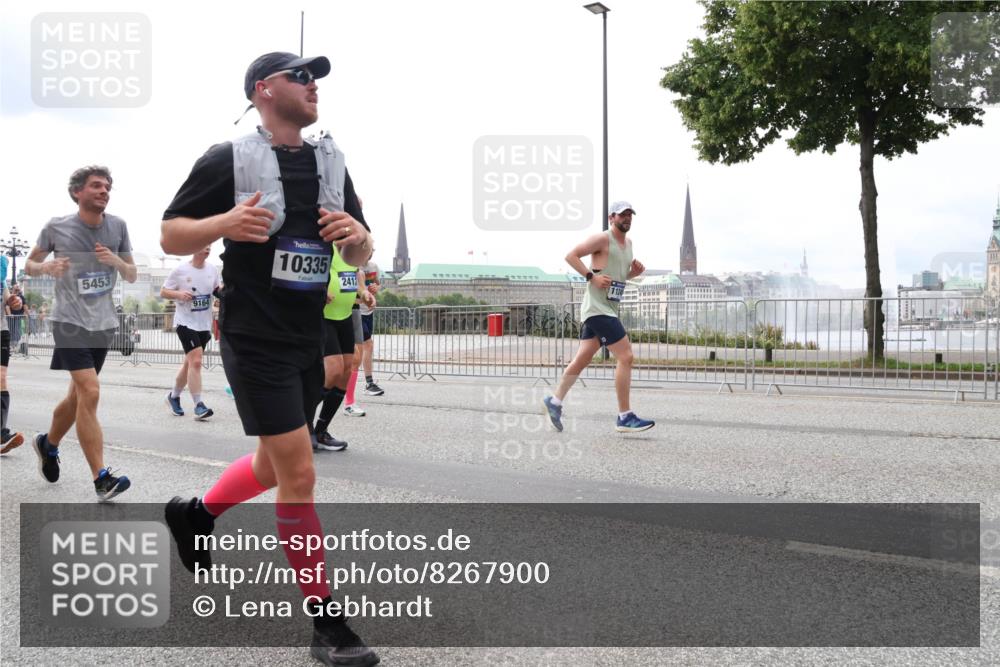 29.06.2025 - hella hamburg halbmarathon Lena Gebhardt http://msf.ph/oto/8267900 29.06.2025 10:34:47 Lombardsbrücke 1025, 1284, 1672, 1849, 2023, 2355, 2412, 2510, 2511, 2801, 3130, 3409, 3420, 4540, 4884, 5453, 5609, 6034, 6105, 6171, 6310, 6329, 6335, 6379, 6397, 6571, 6574, 6843, 7020, 7299, 7386, 7644, 7733, 8369, 8705, 8793, 8965, 9122, 9164, 9248, 9379, 9448, 9514, 10335, 10358, 10464, 10564, 10606, 10674, 11122, 11245, 11646, 11872, 12019, 12164, 12236, 12382, 12764, 13957, 15477, 16238, 16311, 16390, 16682, 16919, 17230, 18158, 18941 meine-sportfotos.de