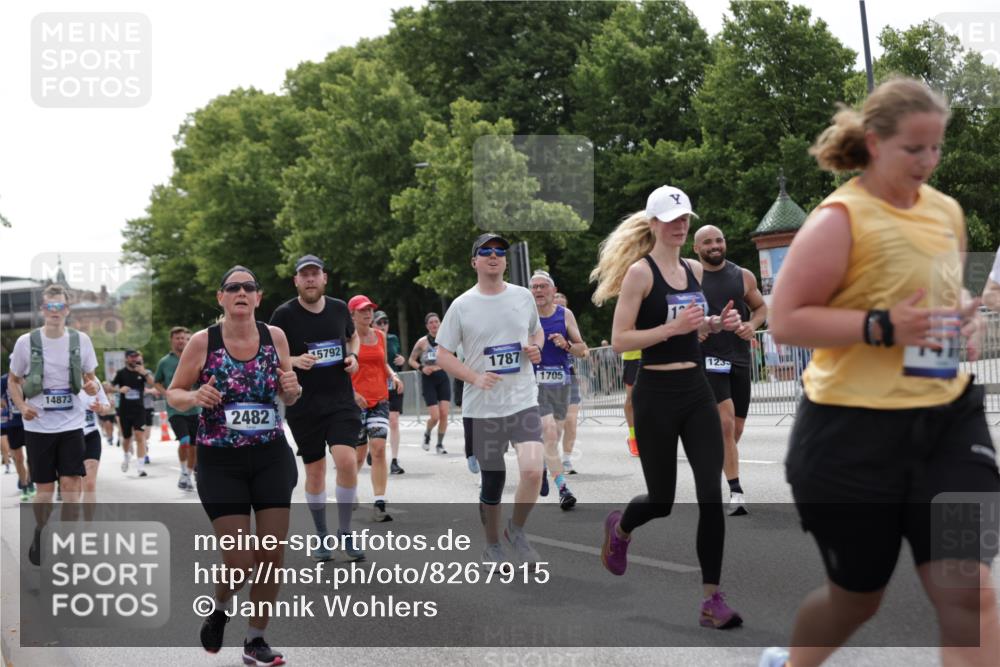 29.06.2025 - hella hamburg halbmarathon Jannik Wohlers http://msf.ph/oto/8267915 29.06.2025 10:33:37 Lombardsbrücke 1417, 1705, 1787, 2265, 2482, 2496, 2526, 2933, 3264, 3340, 3345, 3829, 3848, 4479, 4807, 5561, 5584, 5691, 6364, 6516, 6956, 7027, 7565, 8202, 8277, 8375, 8377, 8383, 8401, 9094, 9875, 9995, 10007, 10071, 10800, 11092, 11111, 11237, 11432, 11642, 11668, 12330, 12562, 12896, 13401, 13485, 13535, 13741, 13934, 14032, 14047, 14058, 14873, 14919, 15792, 15845, 16115, 16578, 17440, 17789, 17953, 18044, 19145, 19164 meine-sportfotos.de