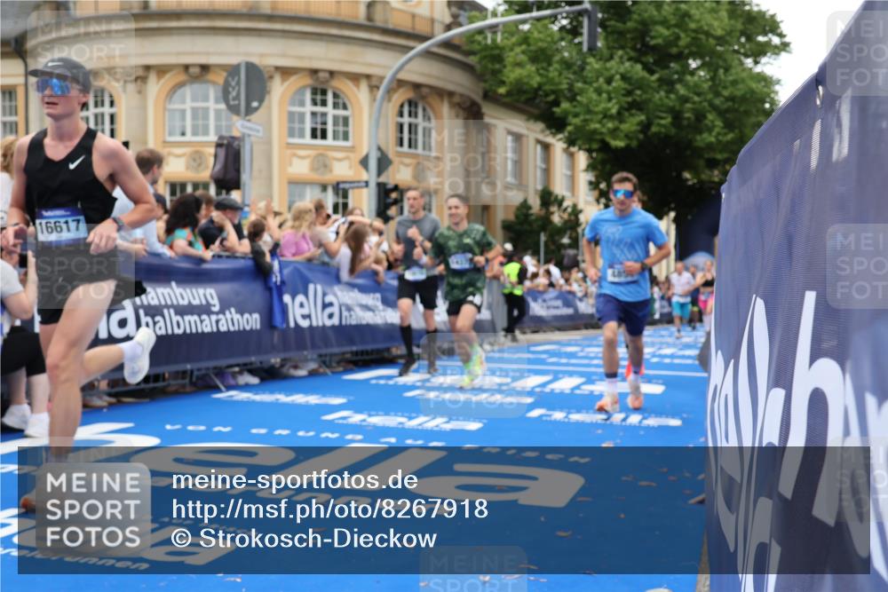 29.06.2025 - hella hamburg halbmarathon Strokosch-Dieckow http://msf.ph/oto/8267918 29.06.2025 10:45:47 Ziel 3477, 4345, 4854, 5047, 6290, 6532, 6711, 7385, 10792, 11821, 13975, 14374, 14911, 15149, 16617, 16624, 17332, 17835, 18185 meine-sportfotos.de