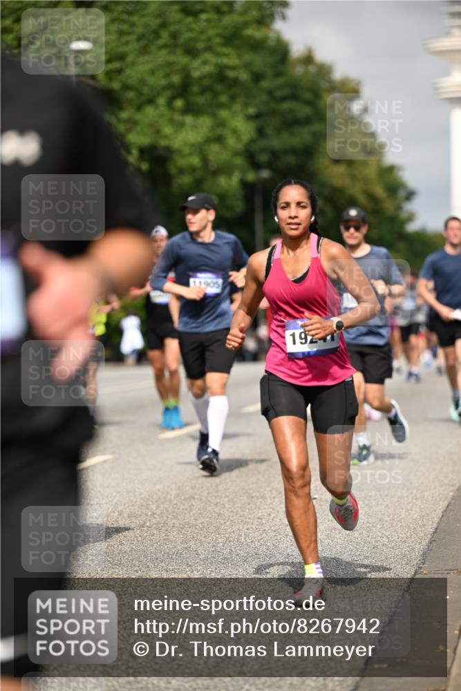 29.06.2025 - hella hamburg halbmarathon Dr. Thomas Lammeyer http://msf.ph/oto/8267942 29.06.2025 10:14:58 Kennedybrücke 1548, 1781, 2868, 4287, 5182, 5440, 5653, 5806, 8171, 8561, 8807, 8810, 10196, 11149 meine-sportfotos.de