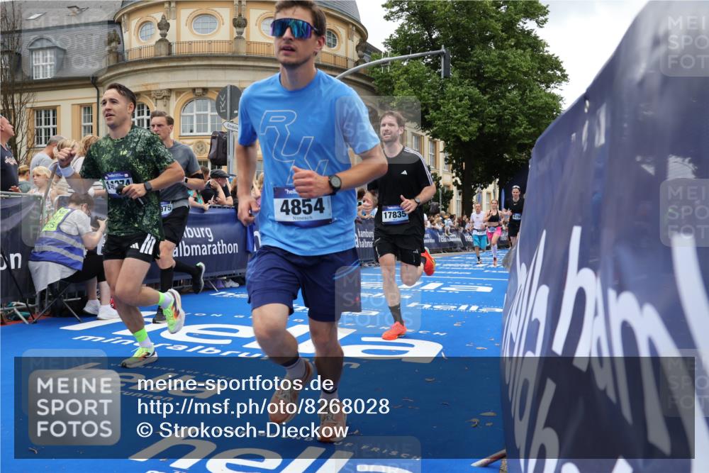 29.06.2025 - hella hamburg halbmarathon Strokosch-Dieckow http://msf.ph/oto/8268028 29.06.2025 10:45:48 Ziel 3477, 4277, 4345, 4854, 5047, 6290, 6532, 7385, 10792, 11821, 13975, 14374, 14911, 15149, 16617, 16624, 17332, 17835, 18185, 19116 meine-sportfotos.de