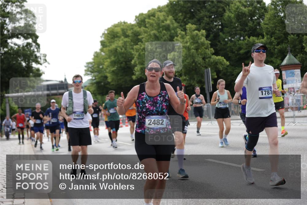 29.06.2025 - hella hamburg halbmarathon Jannik Wohlers http://msf.ph/oto/8268052 29.06.2025 10:33:38 Lombardsbrücke 1417, 1705, 1787, 2265, 2482, 2496, 2526, 2933, 3264, 3340, 3345, 3829, 3848, 4479, 4807, 5561, 5584, 5691, 6364, 7027, 7565, 8202, 8277, 8375, 8377, 8383, 8401, 9094, 9875, 9995, 10007, 10071, 10800, 11092, 11111, 11432, 11642, 11668, 12165, 12330, 12562, 12896, 13401, 13485, 13934, 14032, 14047, 14058, 14873, 14919, 15792, 15845, 15983, 16115, 16578, 17440, 17789, 17953, 18044, 19145, 19164 meine-sportfotos.de