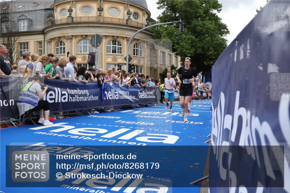 29.06.2025 - hella hamburg halbmarathon Strokosch-Dieckow http://msf.ph/oto/8268179 29.06.2025 10:45:50 Ziel 3477, 4277, 4345, 4854, 5047, 6290, 6532, 7385, 8577, 8871, 10792, 11821, 12084, 13975, 14374, 14911, 15149, 16617, 16624, 17008, 17835, 18185, 19116 meine-sportfotos.de