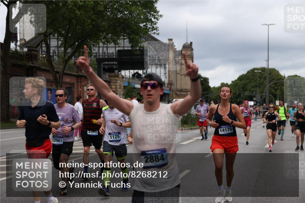 29.06.2025 - hella hamburg halbmarathon Yannick Fuchs http://msf.ph/oto/8268212 29.06.2025 10:48:55 20KM 1125, 1327, 1496, 1506, 1628, 2029, 2119, 2448, 2474, 2561, 2771, 2884, 2955, 3041, 3652, 3791, 3794, 3945, 4029, 4231, 4616, 4868, 4903, 4938, 5319, 6355, 6433, 6443, 6587, 6891, 6938, 8487, 8514, 8618, 8973, 10192, 10368, 10376, 11184, 11333, 11568, 11747, 11797, 11799, 11976, 12186, 12526, 12584, 12961, 13267, 13988, 14036, 14175, 14592, 14638, 14834, 14845, 14948, 15389, 15854, 15868, 15896, 16047, 16110, 16327, 17842, 18031, 18380 meine-sportfotos.de