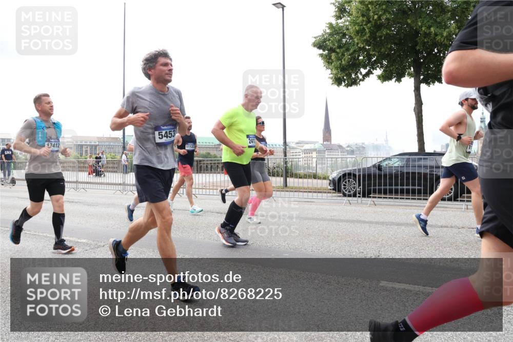 29.06.2025 - hella hamburg halbmarathon Lena Gebhardt http://msf.ph/oto/8268225 29.06.2025 10:34:48 Lombardsbrücke 1025, 1284, 1849, 2023, 2355, 2412, 2510, 2511, 3130, 3409, 3420, 4540, 4884, 5453, 5609, 6034, 6171, 6310, 6329, 6335, 6379, 6397, 6571, 6574, 6843, 7020, 7299, 7386, 7644, 7733, 8369, 8705, 8793, 9122, 9164, 9248, 9379, 9448, 9514, 10335, 10358, 10464, 10564, 10606, 10674, 11122, 11245, 11646, 11872, 12019, 12164, 12236, 12382, 12764, 13957, 15477, 16238, 16311, 16390, 16682, 16919, 17230, 18158, 18941 meine-sportfotos.de