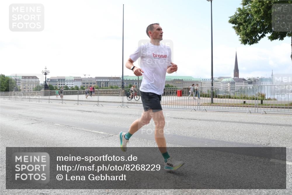 29.06.2025 - hella hamburg halbmarathon Lena Gebhardt http://msf.ph/oto/8268229 29.06.2025 10:11:15 Lombardsbrücke 1166, 1186, 1723, 1781, 2868, 3837, 4287, 5254, 5653, 7271, 7370, 8171, 8206, 8207, 8368, 8561, 9119, 9169, 9829, 10196, 10372, 11149, 11321, 11755, 12286, 12426, 12556, 12571, 12790, 12836, 13588, 13594, 13603, 13939, 14008, 14022, 14149, 14270, 15009, 15214, 15252, 15797, 15908, 16383, 16808, 17142, 17500, 17787, 18382, 19172, 19241 meine-sportfotos.de