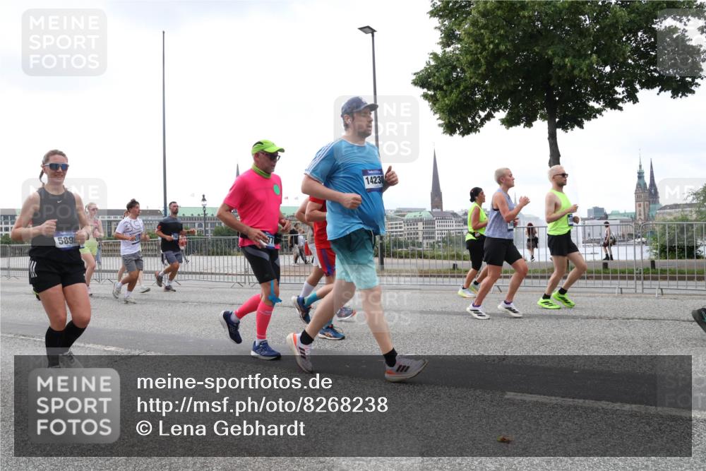 29.06.2025 - hella hamburg halbmarathon Lena Gebhardt http://msf.ph/oto/8268238 29.06.2025 10:46:16 Lombardsbrücke 1004, 1100, 1104, 1421, 1426, 1429, 1465, 1532, 1555, 1608, 1837, 1854, 1867, 1868, 2398, 2423, 2500, 2522, 2697, 2773, 2813, 2951, 2954, 2965, 3410, 3469, 4104, 4119, 4223, 4317, 4448, 4572, 5697, 5703, 5769, 5770, 5854, 5892, 6068, 6124, 6133, 6161, 6333, 6392, 6623, 7268, 7303, 7356, 7364, 7368, 7374, 7605, 7767, 7894, 7960, 7983, 8047, 8551, 8700, 9120, 9121, 9129, 9337, 9426, 9445, 10153, 10367, 10511, 11358, 11361, 11876, 11910, 12298, 12333, 12507, 12522 meine-sportfotos.de