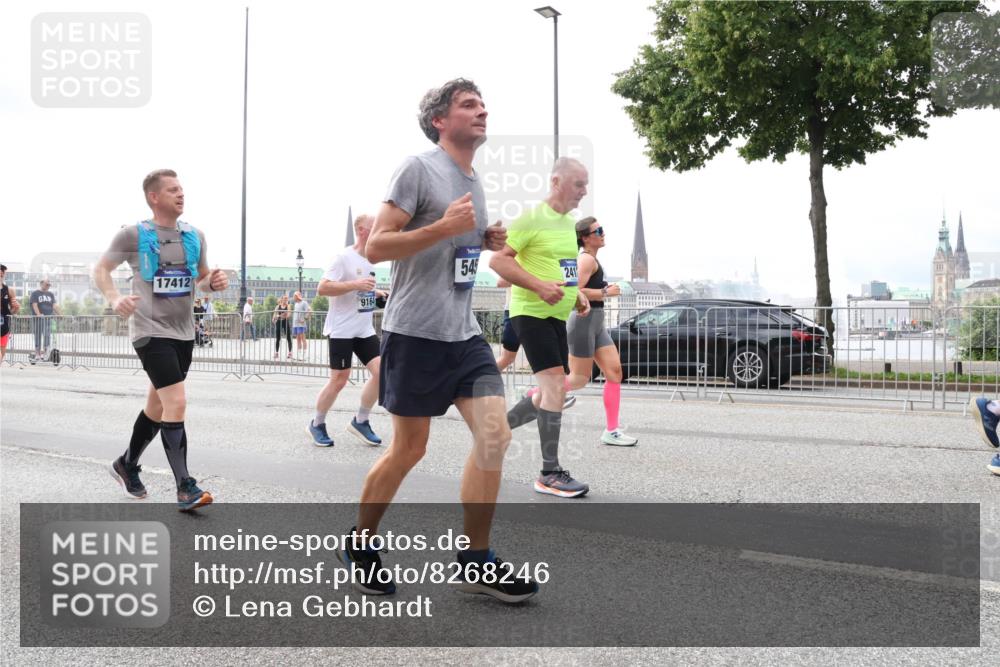 29.06.2025 - hella hamburg halbmarathon Lena Gebhardt http://msf.ph/oto/8268246 29.06.2025 10:34:48 Lombardsbrücke 1025, 1284, 1849, 2023, 2355, 2412, 2510, 2511, 3130, 3409, 3420, 4540, 4884, 5453, 5609, 6034, 6171, 6310, 6329, 6335, 6379, 6397, 6571, 6574, 6843, 7020, 7299, 7386, 7644, 7733, 8369, 8705, 8793, 9122, 9164, 9248, 9379, 9448, 9514, 10335, 10358, 10464, 10564, 10606, 10674, 11122, 11245, 11646, 11872, 12019, 12164, 12236, 12382, 12764, 13957, 15477, 16238, 16311, 16390, 16682, 16919, 17230, 18158, 18941 meine-sportfotos.de