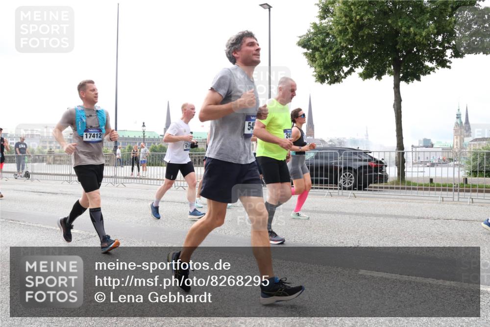 29.06.2025 - hella hamburg halbmarathon Lena Gebhardt http://msf.ph/oto/8268295 29.06.2025 10:34:48 Lombardsbrücke 1025, 1284, 1849, 2023, 2355, 2412, 2510, 2511, 3130, 3409, 3420, 4540, 4884, 5453, 5609, 6034, 6171, 6310, 6329, 6335, 6379, 6397, 6571, 6574, 6843, 7020, 7299, 7386, 7644, 7733, 8369, 8705, 8793, 9122, 9164, 9248, 9379, 9448, 9514, 10335, 10358, 10464, 10564, 10606, 10674, 11122, 11245, 11646, 11872, 12019, 12164, 12236, 12382, 12764, 13957, 15477, 16238, 16311, 16390, 16682, 16919, 17230, 18158, 18941 meine-sportfotos.de