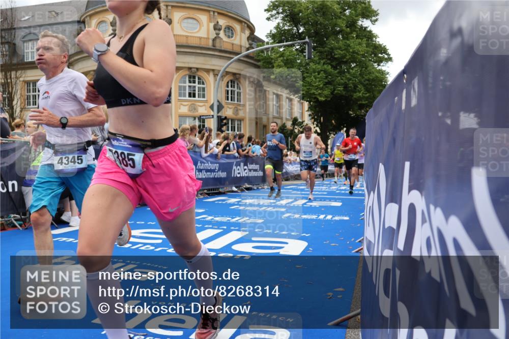 29.06.2025 - hella hamburg halbmarathon Strokosch-Dieckow http://msf.ph/oto/8268314 29.06.2025 10:45:52 Ziel 2189, 3477, 4277, 4345, 4854, 6290, 6532, 7385, 8577, 8871, 10792, 11821, 12084, 13975, 14374, 14462, 14911, 15149, 16624, 17008, 17835, 18185, 19116 meine-sportfotos.de