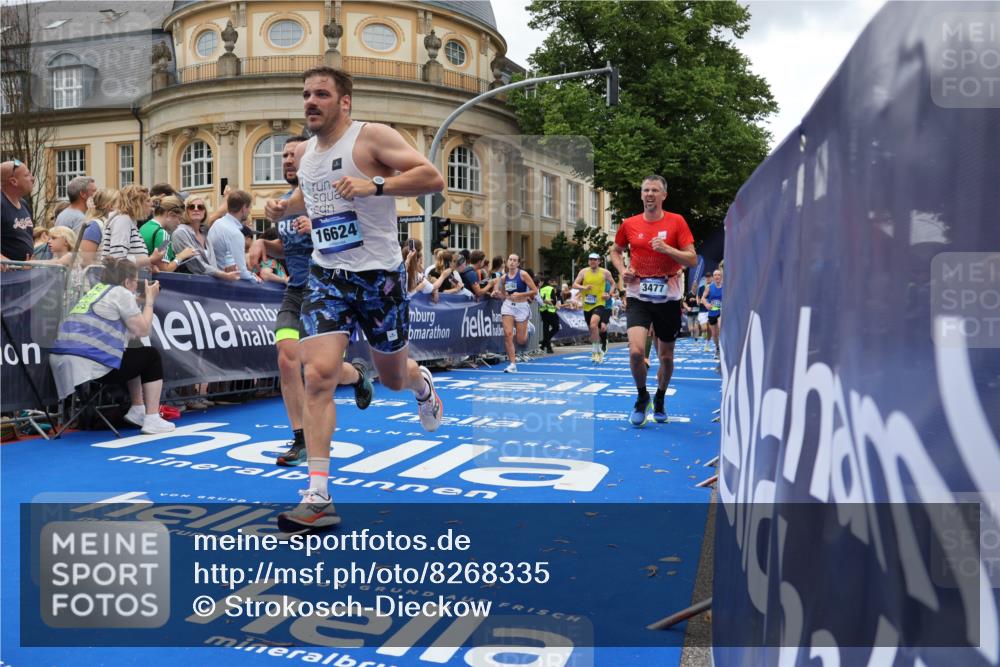 29.06.2025 - hella hamburg halbmarathon Strokosch-Dieckow http://msf.ph/oto/8268335 29.06.2025 10:45:54 Ziel 2189, 3477, 4277, 4345, 5648, 6290, 6532, 7385, 8269, 8577, 8871, 10792, 11821, 11936, 12084, 14462, 14911, 15149, 16624, 17008, 18081, 18185, 19116 meine-sportfotos.de
