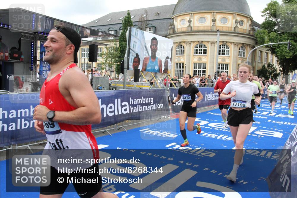 29.06.2025 - hella hamburg halbmarathon Michael Strokosch http://msf.ph/oto/8268344 29.06.2025 10:52:53 Ziel 1257, 1258, 1657, 2099, 2444, 2814, 2910, 4557, 4558, 5077, 5169, 5194, 8172, 8720, 8955, 9065, 9163, 10724, 10811, 11217, 11992, 14198, 14286, 14805, 17198, 18331, 19244 meine-sportfotos.de