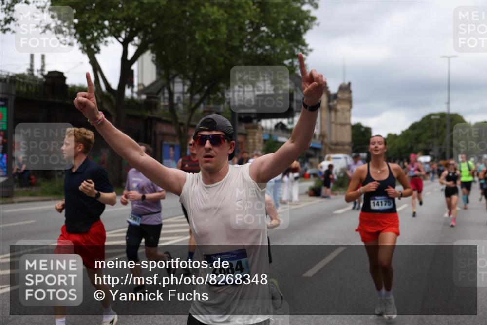 29.06.2025 - hella hamburg halbmarathon Yannick Fuchs http://msf.ph/oto/8268348 29.06.2025 10:48:55 20KM 1125, 1327, 1496, 1506, 1628, 2029, 2119, 2448, 2474, 2561, 2771, 2884, 2955, 3041, 3652, 3791, 3794, 3945, 4029, 4231, 4616, 4868, 4903, 4938, 5319, 6355, 6433, 6443, 6587, 6891, 6938, 8487, 8514, 8618, 8973, 10192, 10368, 10376, 11184, 11333, 11568, 11747, 11797, 11799, 11976, 12186, 12526, 12584, 12961, 13267, 13988, 14036, 14175, 14592, 14638, 14834, 14845, 14948, 15389, 15854, 15868, 15896, 16047, 16110, 16327, 17842, 18031, 18380 meine-sportfotos.de