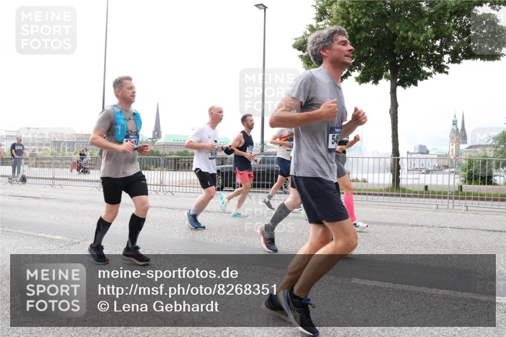 29.06.2025 - hella hamburg halbmarathon Lena Gebhardt http://msf.ph/oto/8268351 29.06.2025 10:34:48 Lombardsbrücke 1025, 1284, 1849, 2023, 2355, 2412, 2510, 2511, 3130, 3409, 3420, 4540, 4884, 5453, 5609, 6034, 6171, 6310, 6329, 6335, 6379, 6397, 6571, 6574, 6843, 7020, 7299, 7386, 7644, 7733, 8369, 8705, 8793, 9122, 9164, 9248, 9379, 9448, 9514, 10335, 10358, 10464, 10564, 10606, 10674, 11122, 11245, 11646, 11872, 12019, 12164, 12236, 12382, 12764, 13957, 15477, 16238, 16311, 16390, 16682, 16919, 17230, 18158, 18941 meine-sportfotos.de