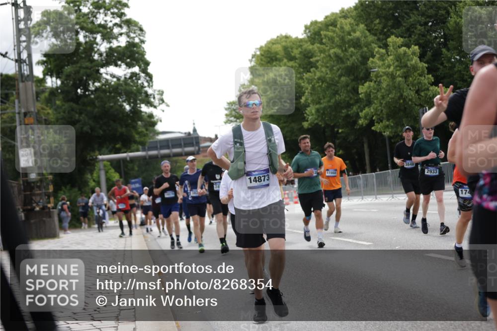 29.06.2025 - hella hamburg halbmarathon Jannik Wohlers http://msf.ph/oto/8268354 29.06.2025 10:33:39 Lombardsbrücke 1417, 1705, 1787, 2265, 2482, 2496, 2526, 2933, 3264, 3340, 3345, 3829, 3848, 4479, 4807, 5561, 5584, 5691, 6364, 7027, 7324, 7329, 7565, 8202, 8277, 8375, 8377, 8383, 8401, 9094, 9875, 10007, 10071, 10800, 11092, 11111, 11432, 11642, 11668, 12165, 12330, 12562, 12896, 13401, 13485, 13934, 14047, 14058, 14873, 14919, 15792, 15845, 15983, 16115, 16578, 17440, 17789, 17953, 18044, 19145, 19164 meine-sportfotos.de