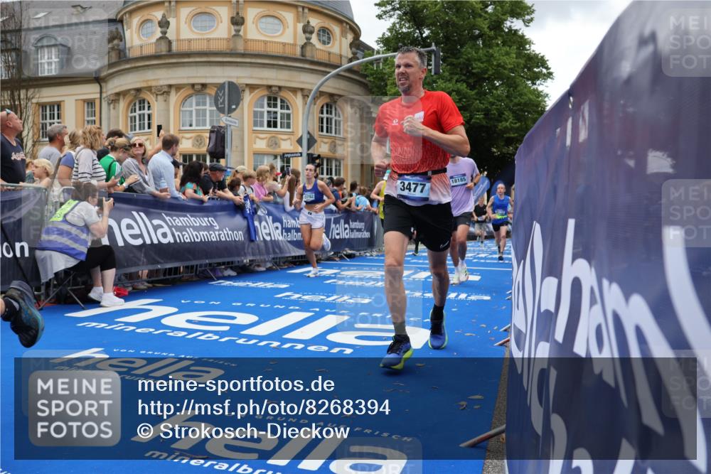 29.06.2025 - hella hamburg halbmarathon Strokosch-Dieckow http://msf.ph/oto/8268394 29.06.2025 10:45:54 Ziel 2189, 3477, 4277, 4345, 5648, 6290, 6532, 7385, 8269, 8577, 8871, 10792, 11821, 11936, 12084, 14462, 14911, 15149, 16624, 17008, 18081, 18185, 19116 meine-sportfotos.de