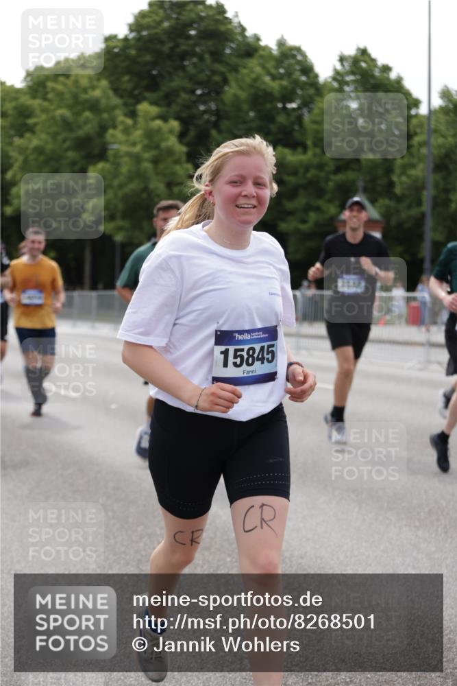 29.06.2025 - hella hamburg halbmarathon Jannik Wohlers http://msf.ph/oto/8268501 29.06.2025 10:33:41 Lombardsbrücke 1417, 1705, 1787, 2265, 2482, 2496, 2526, 2933, 3340, 3345, 3829, 3848, 4479, 4807, 5561, 5584, 5691, 6364, 7324, 7329, 8277, 9094, 9875, 10071, 10360, 10800, 11092, 11432, 11642, 11668, 12165, 12330, 12562, 12896, 13401, 13485, 13934, 14047, 14058, 14873, 14919, 15792, 15793, 15845, 15983, 16115, 16578, 17440, 17789, 17953, 18044, 19145, 19164 meine-sportfotos.de