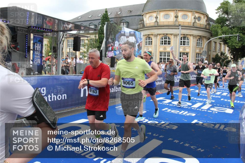29.06.2025 - hella hamburg halbmarathon Michael Strokosch http://msf.ph/oto/8268505 29.06.2025 10:52:54 Ziel 1257, 1258, 1657, 2099, 2444, 2814, 2910, 4557, 4558, 5077, 5169, 5194, 8139, 8172, 8720, 8955, 9065, 9163, 10724, 10811, 11217, 11992, 14198, 14286, 14805, 17198, 19244 meine-sportfotos.de