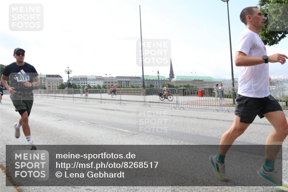 29.06.2025 - hella hamburg halbmarathon Lena Gebhardt http://msf.ph/oto/8268517 29.06.2025 10:11:15 Lombardsbrücke 1166, 1186, 1723, 1781, 2868, 3837, 4287, 5254, 5653, 7271, 7370, 8171, 8206, 8207, 8368, 8561, 9119, 9169, 9829, 10196, 10372, 11149, 11321, 11755, 12286, 12426, 12556, 12571, 12790, 12836, 13588, 13594, 13603, 13939, 14008, 14022, 14149, 14270, 15009, 15214, 15252, 15797, 15908, 16383, 16808, 17142, 17500, 17787, 18382, 19172, 19241 meine-sportfotos.de