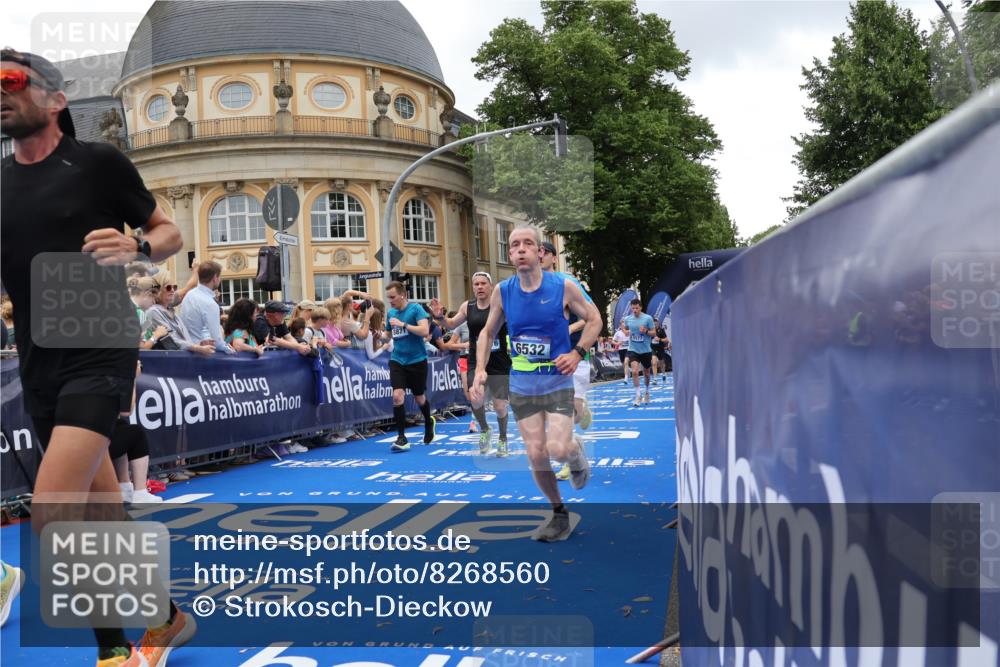 29.06.2025 - hella hamburg halbmarathon Strokosch-Dieckow http://msf.ph/oto/8268560 29.06.2025 10:45:57 Ziel 2189, 3477, 4277, 5648, 6460, 6532, 8269, 8577, 8871, 9585, 10792, 11821, 11936, 12084, 12269, 13630, 14462, 14804, 14911, 15149, 16624, 17008, 18081, 18185, 19116 meine-sportfotos.de