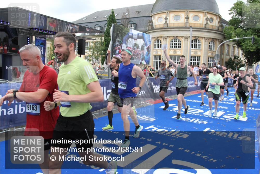 29.06.2025 - hella hamburg halbmarathon Michael Strokosch http://msf.ph/oto/8268581 29.06.2025 10:52:55 Ziel 1257, 1258, 1657, 2099, 2444, 2814, 2910, 4557, 4558, 4770, 5077, 5169, 8139, 8172, 8720, 8955, 9065, 9163, 10724, 10811, 11217, 11992, 14198, 14286, 17198 meine-sportfotos.de