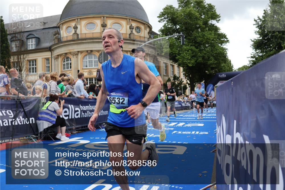 29.06.2025 - hella hamburg halbmarathon Strokosch-Dieckow http://msf.ph/oto/8268586 29.06.2025 10:45:57 Ziel 2189, 3477, 4277, 5648, 6460, 6532, 8269, 8577, 8871, 9585, 10792, 11821, 11936, 12084, 12269, 13630, 14462, 14804, 14911, 15149, 16624, 17008, 18081, 18185, 19116 meine-sportfotos.de