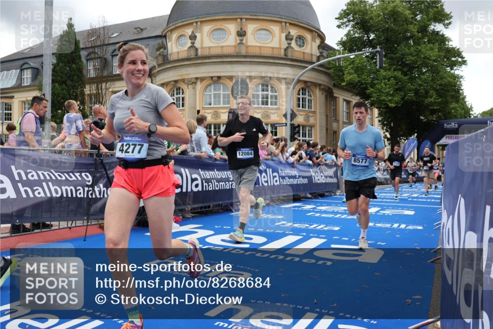 29.06.2025 - hella hamburg halbmarathon Strokosch-Dieckow http://msf.ph/oto/8268684 29.06.2025 10:45:59 Ziel 2189, 4277, 5648, 6460, 6532, 8269, 8577, 8871, 9585, 10792, 11821, 11936, 12084, 12269, 13630, 14462, 14804, 14911, 15149, 17008, 18081, 18185, 18702, 19116 meine-sportfotos.de