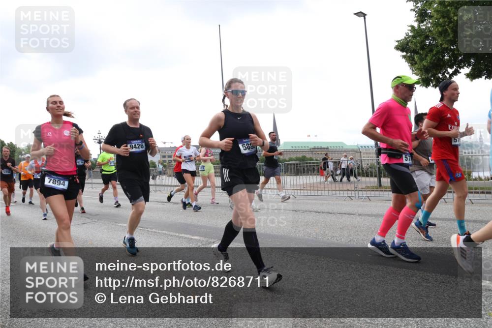 29.06.2025 - hella hamburg halbmarathon Lena Gebhardt http://msf.ph/oto/8268711 29.06.2025 10:46:16 Lombardsbrücke 1004, 1100, 1104, 1421, 1426, 1429, 1465, 1532, 1555, 1608, 1837, 1854, 1867, 1868, 2398, 2423, 2500, 2522, 2697, 2773, 2813, 2951, 2954, 2965, 3410, 3469, 4104, 4119, 4223, 4317, 4448, 4572, 5697, 5703, 5769, 5770, 5854, 5892, 6068, 6124, 6133, 6161, 6333, 6392, 6623, 7268, 7303, 7356, 7364, 7368, 7374, 7605, 7767, 7894, 7960, 7983, 8047, 8551, 8700, 9120, 9121, 9129, 9337, 9426, 9445, 10153, 10367, 10511, 11358, 11361, 11876, 11910, 12298, 12333, 12507, 12522 meine-sportfotos.de