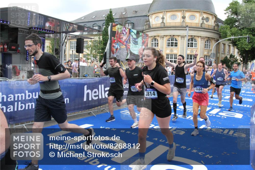 29.06.2025 - hella hamburg halbmarathon Michael Strokosch http://msf.ph/oto/8268812 29.06.2025 10:52:57 Ziel 1257, 1258, 1657, 2099, 2444, 2814, 2910, 4557, 4558, 4770, 5077, 5907, 8139, 8720, 8955, 10724, 10811, 11217, 11992, 14198, 14286, 15430, 18720 meine-sportfotos.de