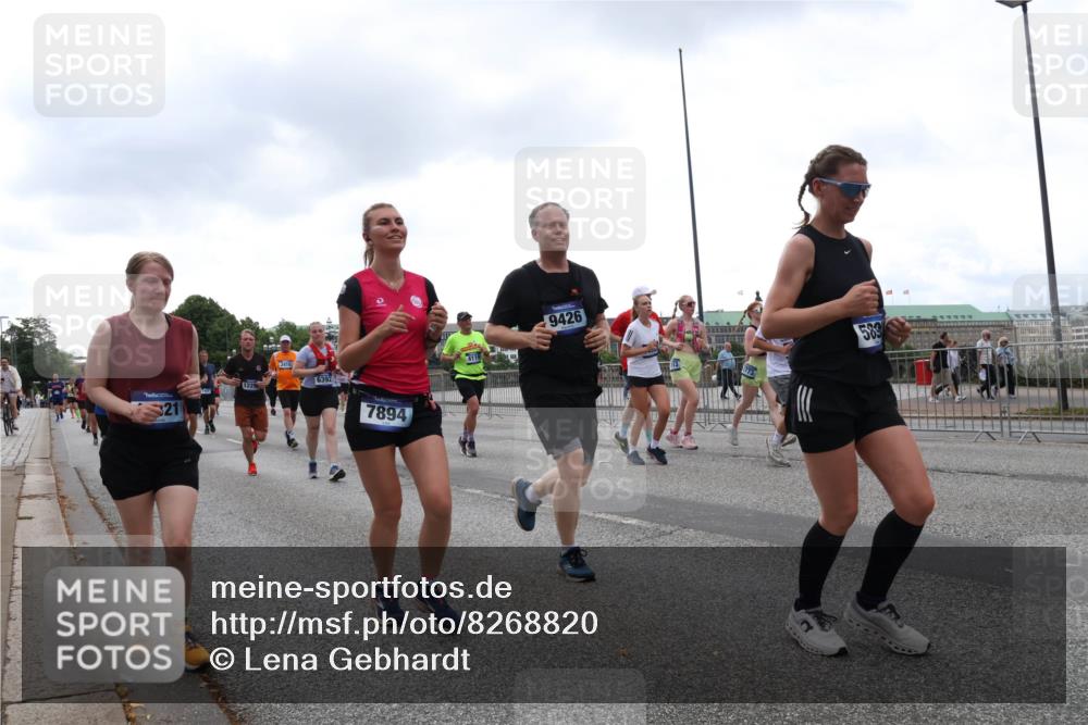 29.06.2025 - hella hamburg halbmarathon Lena Gebhardt http://msf.ph/oto/8268820 29.06.2025 10:46:17 Lombardsbrücke 1004, 1100, 1421, 1426, 1429, 1465, 1532, 1555, 1608, 1837, 1854, 1867, 1868, 2398, 2423, 2500, 2697, 2773, 2813, 2951, 2954, 3410, 3469, 4104, 4119, 4223, 4317, 4355, 4448, 4572, 5697, 5703, 5769, 5770, 5854, 5892, 6068, 6124, 6161, 6333, 6392, 7268, 7303, 7356, 7364, 7368, 7374, 7605, 7767, 7894, 7960, 7983, 8047, 8551, 8700, 9120, 9121, 9129, 9337, 9426, 9445, 10153, 10230, 10367, 10511, 11358, 11361, 11876, 11910, 12298, 12333, 12507, 12522, 13969, 15852 meine-sportfotos.de