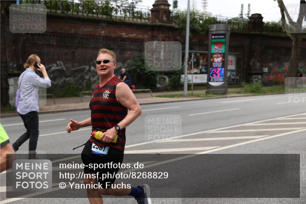 29.06.2025 - hella hamburg halbmarathon Yannick Fuchs http://msf.ph/oto/8268829 29.06.2025 10:48:57 20KM 1125, 1496, 1506, 1628, 2029, 2119, 2252, 2448, 2474, 2561, 2771, 2884, 2955, 3041, 3652, 3791, 3794, 3945, 4029, 4231, 4616, 4868, 4903, 4938, 5319, 6355, 6433, 6443, 6587, 6891, 6938, 8487, 8514, 8618, 8973, 10044, 10368, 10376, 11184, 11333, 11568, 11747, 11797, 11799, 11976, 12483, 12526, 12584, 12961, 13267, 13988, 14036, 14175, 14592, 14638, 14834, 14845, 14909, 14948, 15389, 15854, 15868, 15896, 16047, 16110, 16327, 17842, 18031, 18190, 18380 meine-sportfotos.de