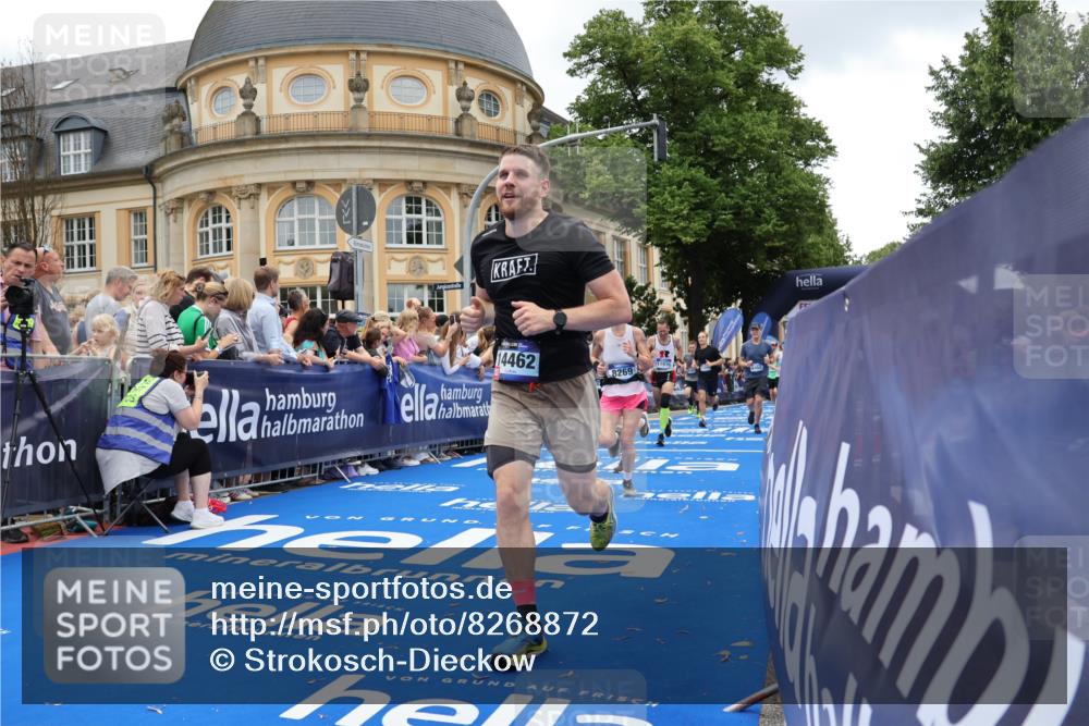 29.06.2025 - hella hamburg halbmarathon Strokosch-Dieckow http://msf.ph/oto/8268872 29.06.2025 10:46:03 Ziel 1759, 2189, 2707, 3087, 5648, 6460, 7450, 7961, 8269, 8577, 8871, 9585, 11125, 11936, 12084, 12269, 13630, 14462, 14804, 16136, 16466, 16475, 17008, 18081, 18702 meine-sportfotos.de