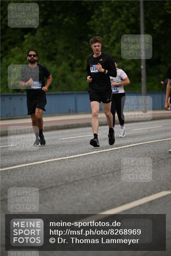 29.06.2025 - hella hamburg halbmarathon Dr. Thomas Lammeyer http://msf.ph/oto/8268969 29.06.2025 10:35:48 Kennedybrücke 1235, 1844, 2672, 2831, 2832, 3358, 3396, 3424, 3571, 3681, 4877, 4953, 5165, 5350, 5496, 5846, 5965, 6160, 6344, 6573, 6640, 7295, 7334, 7816, 8304, 8538, 8806, 9078, 9104, 9183, 9478, 9882, 9883, 10148, 10240, 10421, 10435, 10653, 11178 meine-sportfotos.de