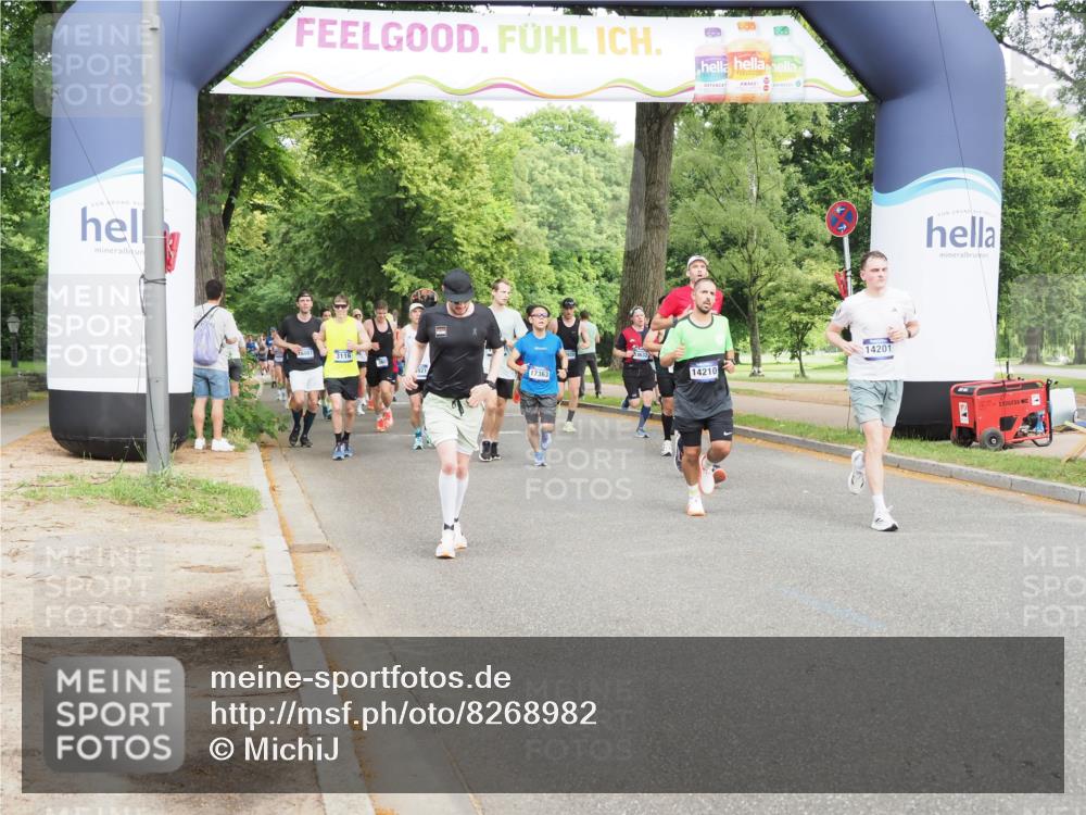 29.06.2025 - hella hamburg halbmarathon MichiJ http://msf.ph/oto/8268982 29.06.2025 10:31:06 Zwischen KM18-KM19 2233, 9371, 14201, 14210, 15301, 15921, 17363, 18304 meine-sportfotos.de