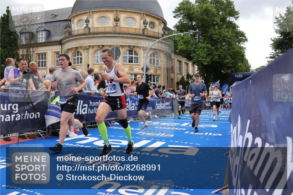 29.06.2025 - hella hamburg halbmarathon Strokosch-Dieckow http://msf.ph/oto/8268991 29.06.2025 10:46:05 Ziel 1759, 2189, 2707, 3087, 5648, 6460, 7450, 7961, 8269, 9585, 11094, 11125, 11936, 12269, 13630, 14462, 14804, 16136, 16466, 16475, 18081, 18702, 18797 meine-sportfotos.de