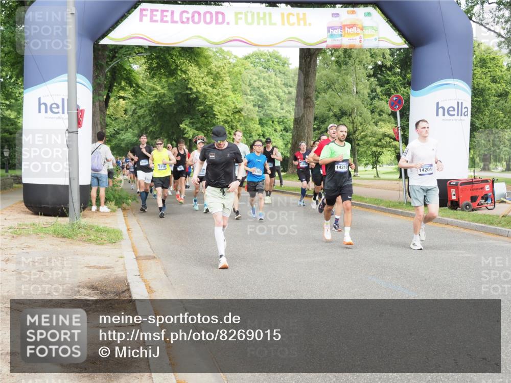 29.06.2025 - hella hamburg halbmarathon MichiJ http://msf.ph/oto/8269015 29.06.2025 10:31:06 Zwischen KM18-KM19 2233, 9371, 14201, 14210, 15301, 15921, 17363, 18304 meine-sportfotos.de