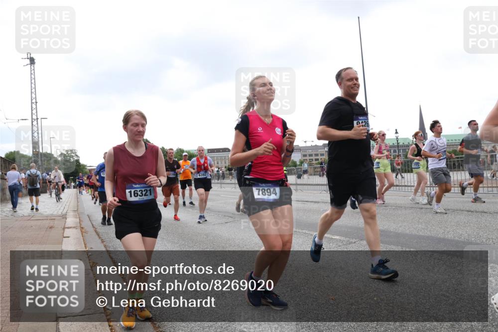 29.06.2025 - hella hamburg halbmarathon Lena Gebhardt http://msf.ph/oto/8269020 29.06.2025 10:46:17 Lombardsbrücke 1004, 1100, 1421, 1426, 1429, 1465, 1532, 1555, 1608, 1837, 1854, 1867, 1868, 2398, 2423, 2500, 2697, 2773, 2813, 2951, 2954, 3410, 3469, 4104, 4119, 4223, 4317, 4355, 4448, 4572, 5697, 5703, 5769, 5770, 5854, 5892, 6068, 6124, 6161, 6333, 6392, 7268, 7303, 7356, 7364, 7368, 7374, 7605, 7767, 7894, 7960, 7983, 8047, 8551, 8700, 9120, 9121, 9129, 9337, 9426, 9445, 10153, 10230, 10367, 10511, 11358, 11361, 11876, 11910, 12298, 12333, 12507, 12522, 13969, 15852 meine-sportfotos.de