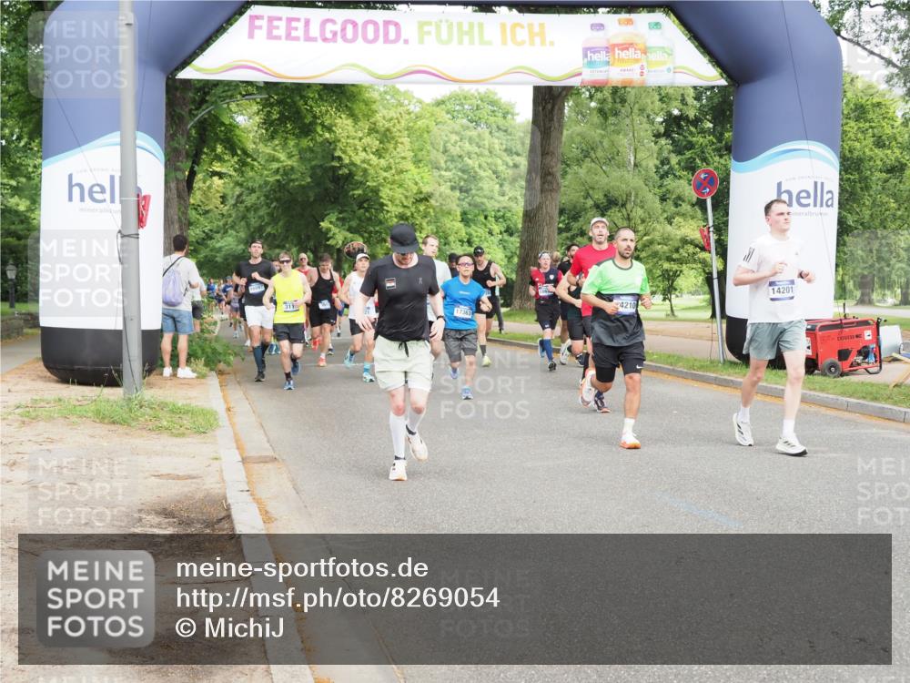 29.06.2025 - hella hamburg halbmarathon MichiJ http://msf.ph/oto/8269054 29.06.2025 10:31:06 Zwischen KM18-KM19 2233, 9371, 14201, 14210, 15301, 15921, 17363, 18304 meine-sportfotos.de