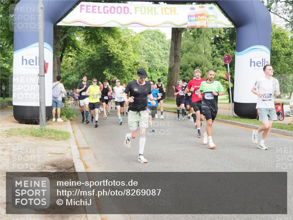 29.06.2025 - hella hamburg halbmarathon MichiJ http://msf.ph/oto/8269087 29.06.2025 10:31:06 Zwischen KM18-KM19 2233, 9371, 14201, 14210, 15301, 15921, 17363, 18304 meine-sportfotos.de