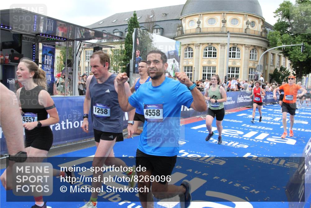 29.06.2025 - hella hamburg halbmarathon Michael Strokosch http://msf.ph/oto/8269096 29.06.2025 10:52:59 Ziel 1257, 1258, 1657, 2099, 2444, 2814, 4557, 4558, 4770, 5907, 7509, 8139, 8720, 8955, 10724, 10811, 11992, 12367, 12519, 14791, 15430, 18590, 18720 meine-sportfotos.de