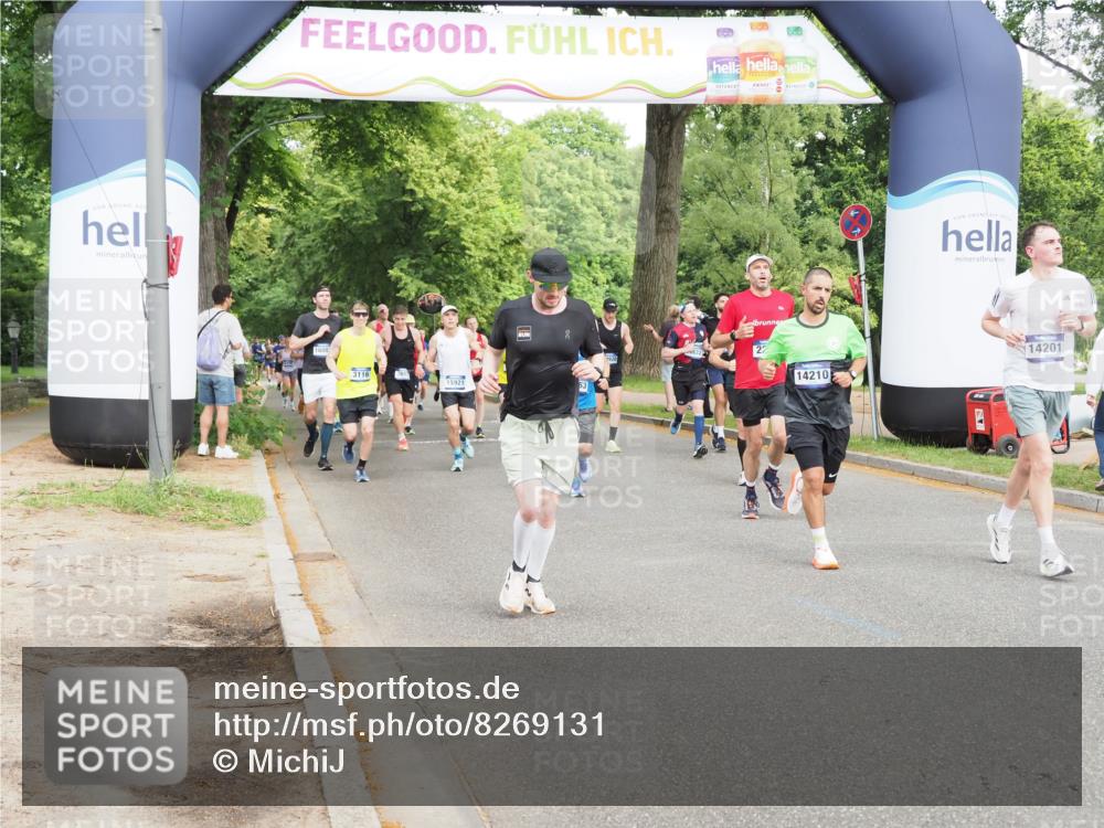 29.06.2025 - hella hamburg halbmarathon MichiJ http://msf.ph/oto/8269131 29.06.2025 10:31:06 Zwischen KM18-KM19 2233, 9371, 14201, 14210, 15301, 15921, 17363, 18304 meine-sportfotos.de