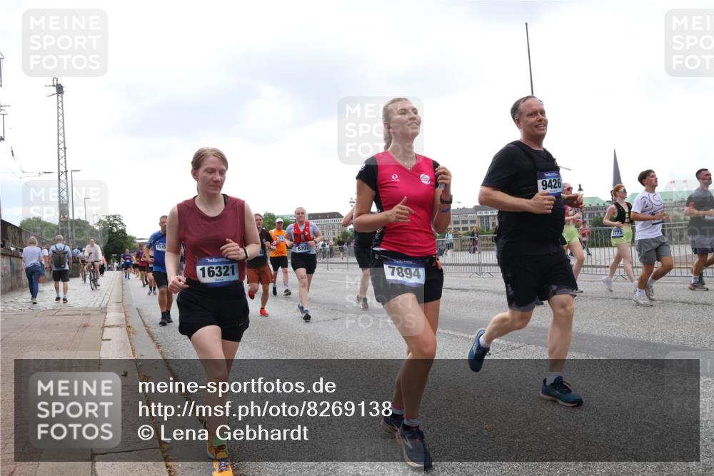 29.06.2025 - hella hamburg halbmarathon Lena Gebhardt http://msf.ph/oto/8269138 29.06.2025 10:46:17 Lombardsbrücke 1004, 1100, 1421, 1426, 1429, 1465, 1532, 1555, 1608, 1837, 1854, 1867, 1868, 2398, 2423, 2500, 2697, 2773, 2813, 2951, 2954, 3410, 3469, 4104, 4119, 4223, 4317, 4355, 4448, 4572, 5697, 5703, 5769, 5770, 5854, 5892, 6068, 6124, 6161, 6333, 6392, 7268, 7303, 7356, 7364, 7368, 7374, 7605, 7767, 7894, 7960, 7983, 8047, 8551, 8700, 9120, 9121, 9129, 9337, 9426, 9445, 10153, 10230, 10367, 10511, 11358, 11361, 11876, 11910, 12298, 12333, 12507, 12522, 13969, 15852 meine-sportfotos.de