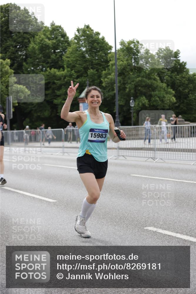29.06.2025 - hella hamburg halbmarathon Jannik Wohlers http://msf.ph/oto/8269181 29.06.2025 10:33:46 Lombardsbrücke 1672, 1705, 1787, 2265, 2464, 2496, 2526, 2801, 2933, 3145, 3829, 3848, 4807, 4824, 4826, 5561, 5584, 6105, 7324, 7329, 8277, 8349, 8965, 10360, 10800, 11432, 11642, 11668, 12165, 12330, 12896, 13401, 13437, 13485, 14047, 14058, 14854, 14855, 14873, 14919, 15792, 15793, 15845, 15983, 16115, 16578, 17105, 17440, 17650, 17789, 17953, 18044, 19145, 19164 meine-sportfotos.de